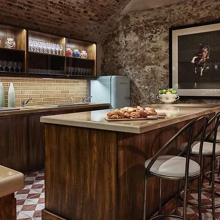 The Hoxton, Ξενοδοχείο